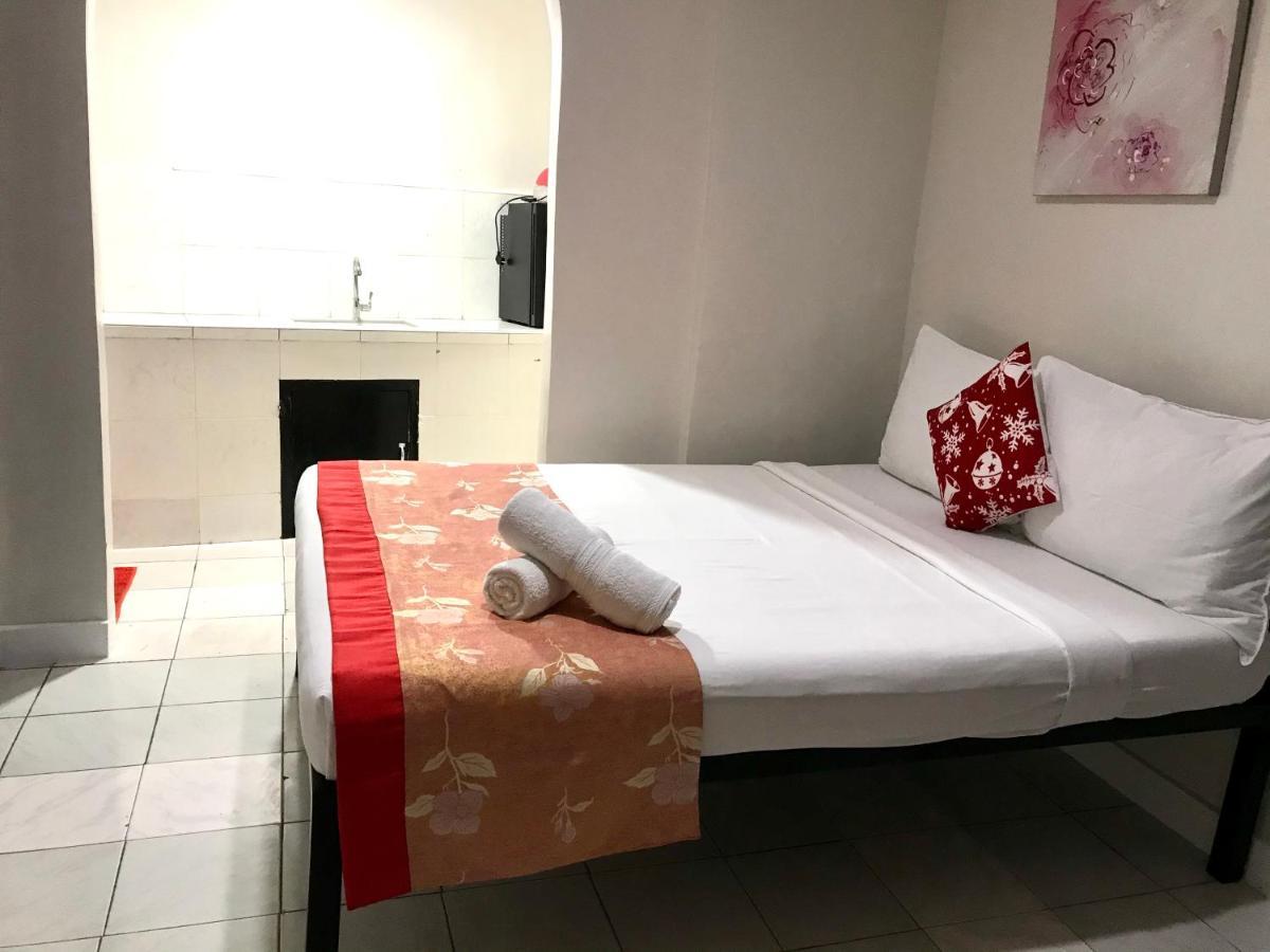 Halfway House Hostel Mactan Cebu Airport Lapu-Lapu City Esterno foto