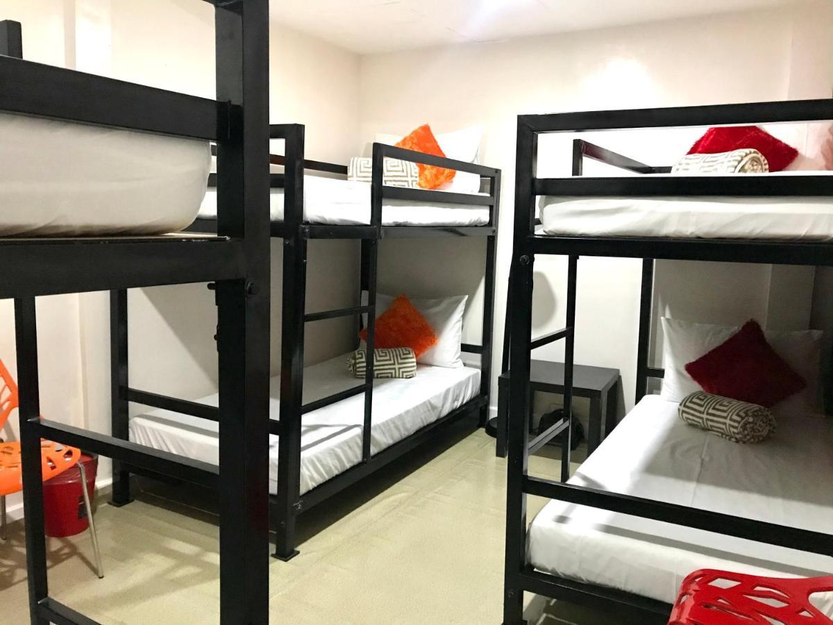 Halfway House Hostel Mactan Cebu Airport Lapu-Lapu City Esterno foto