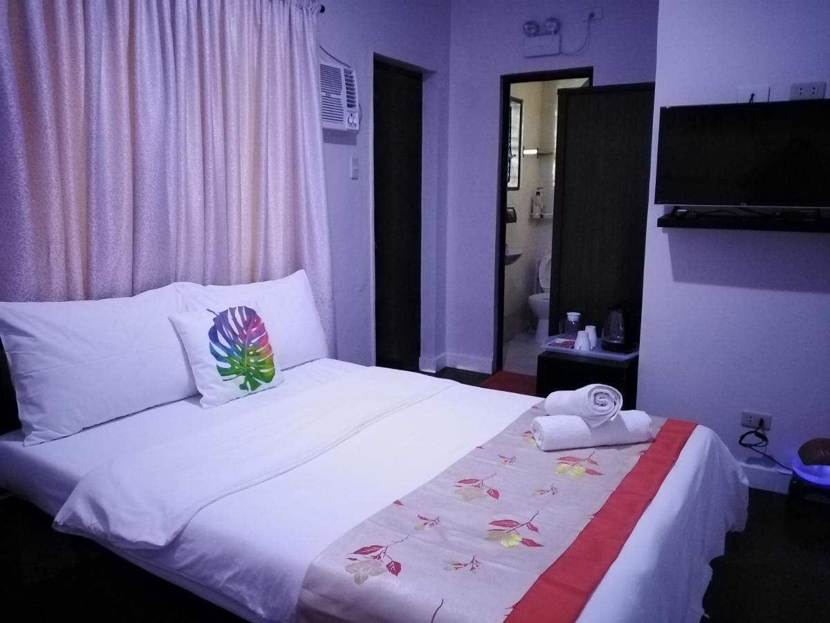 Halfway House Hostel Mactan Cebu Airport Lapu-Lapu City Esterno foto
