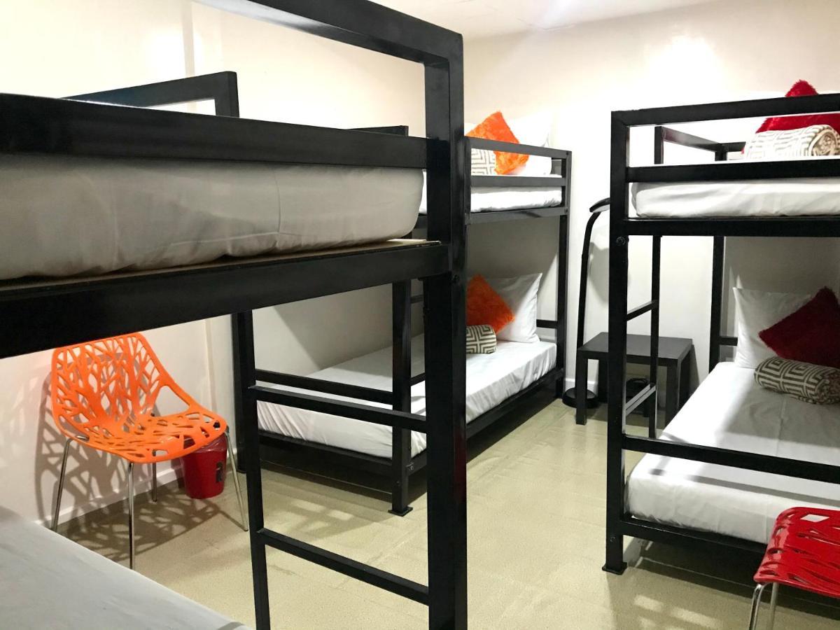 Halfway House Hostel Mactan Cebu Airport Lapu-Lapu City Esterno foto