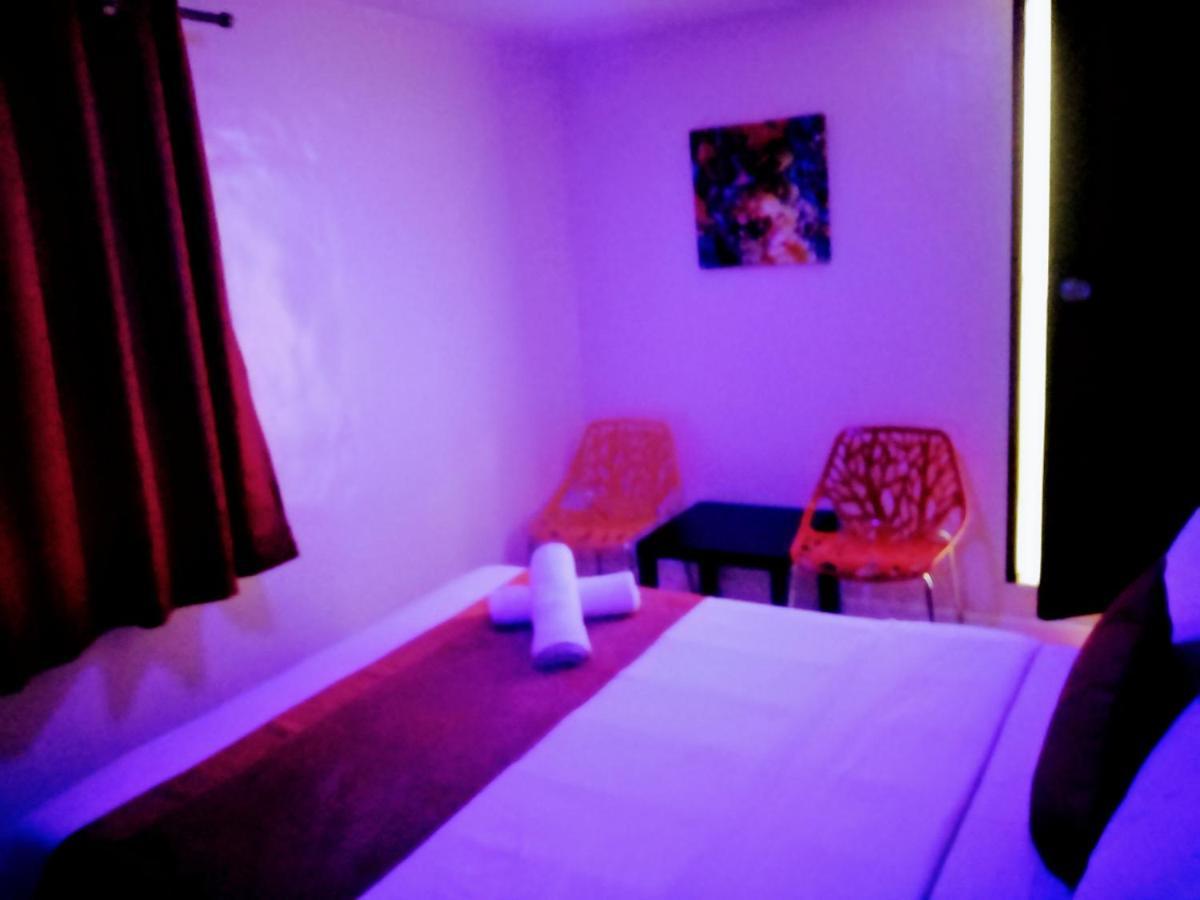 Halfway House Hostel Mactan Cebu Airport Lapu-Lapu City Esterno foto