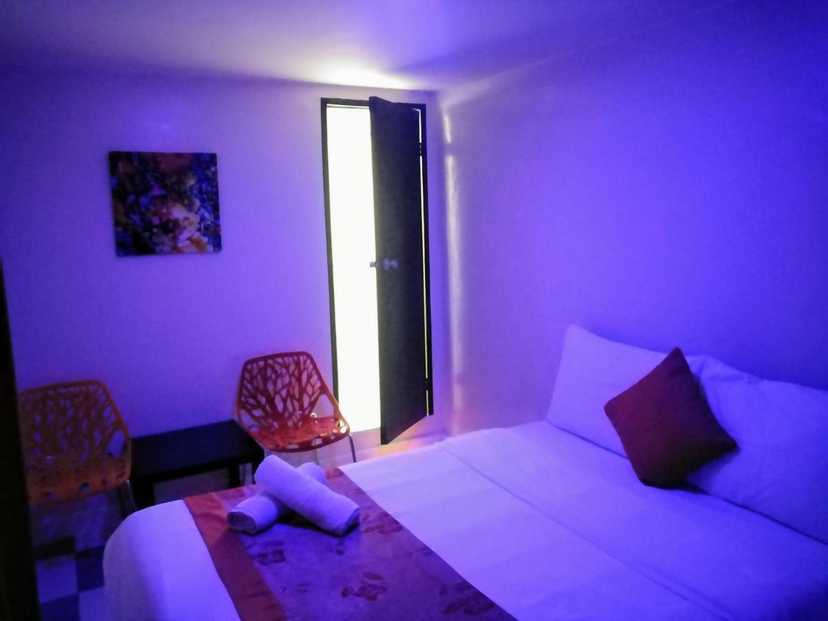 Halfway House Hostel Mactan Cebu Airport Lapu-Lapu City Esterno foto