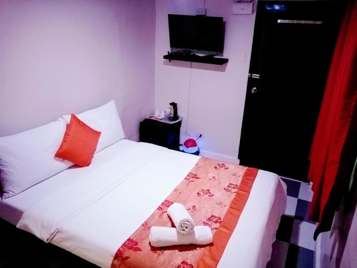 Halfway House Hostel Mactan Cebu Airport Lapu-Lapu City Esterno foto