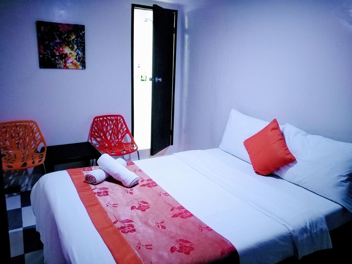 Halfway House Hostel Mactan Cebu Airport Lapu-Lapu City Esterno foto