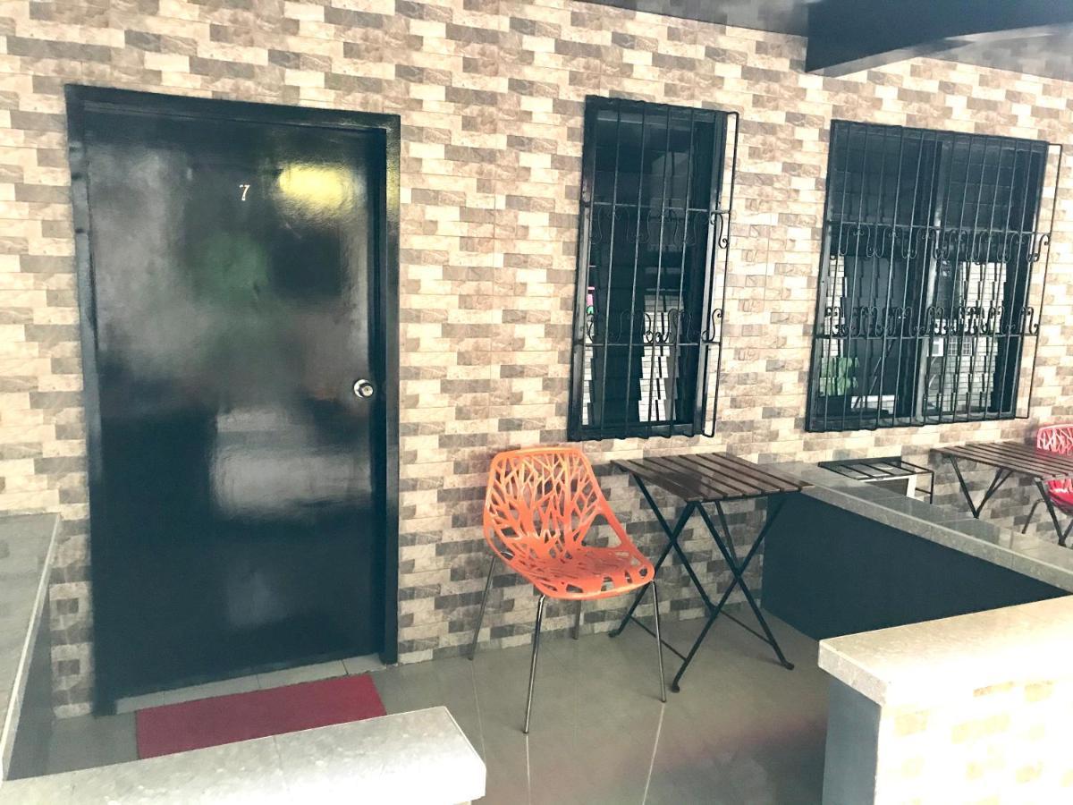 Halfway House Hostel Mactan Cebu Airport Lapu-Lapu City Esterno foto