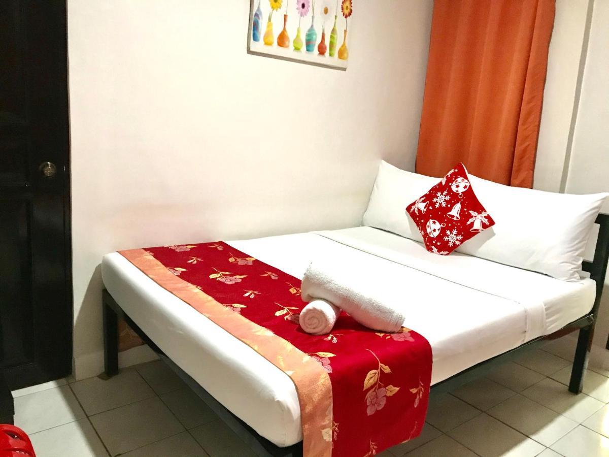 Halfway House Hostel Mactan Cebu Airport Lapu-Lapu City Esterno foto