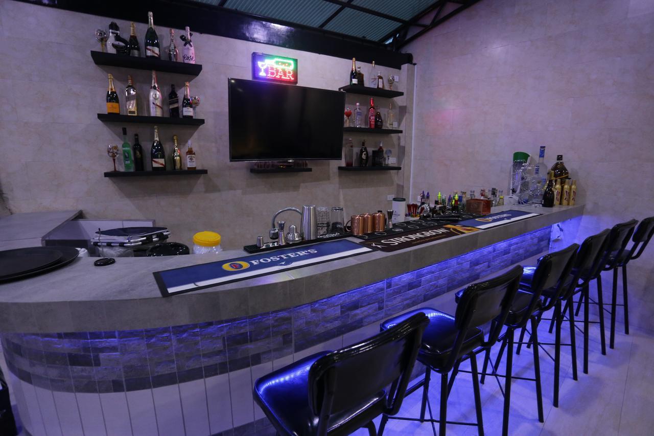 Halfway House Hostel Mactan Cebu Airport Lapu-Lapu City Esterno foto