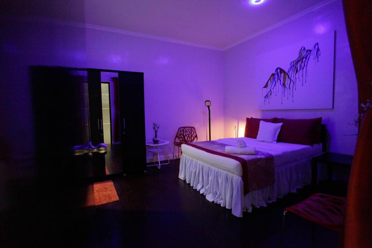 Halfway House Hostel Mactan Cebu Airport Lapu-Lapu City Esterno foto
