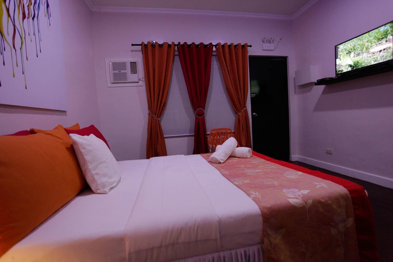 Halfway House Hostel Mactan Cebu Airport Lapu-Lapu City Esterno foto
