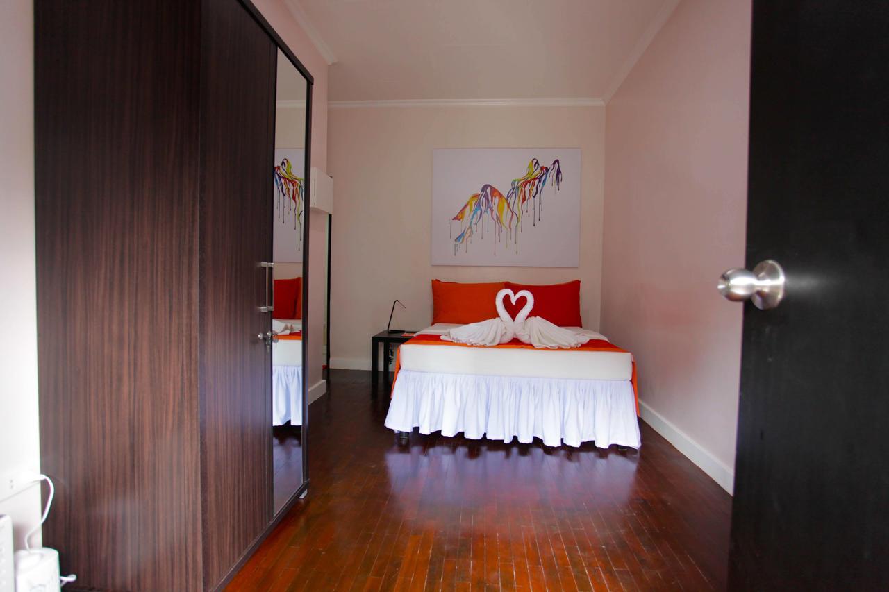 Halfway House Hostel Mactan Cebu Airport Lapu-Lapu City Esterno foto