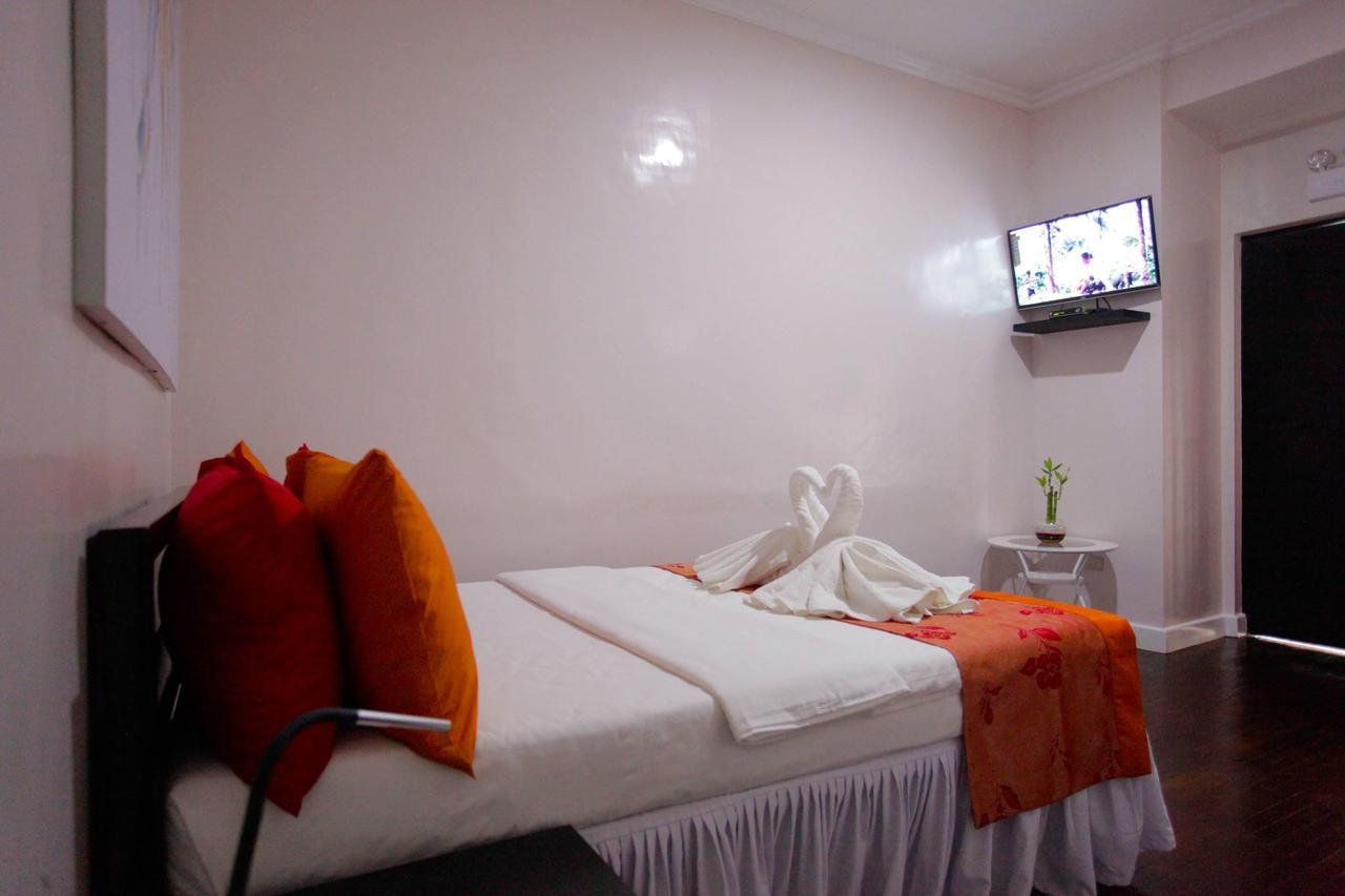 Halfway House Hostel Mactan Cebu Airport Lapu-Lapu City Esterno foto