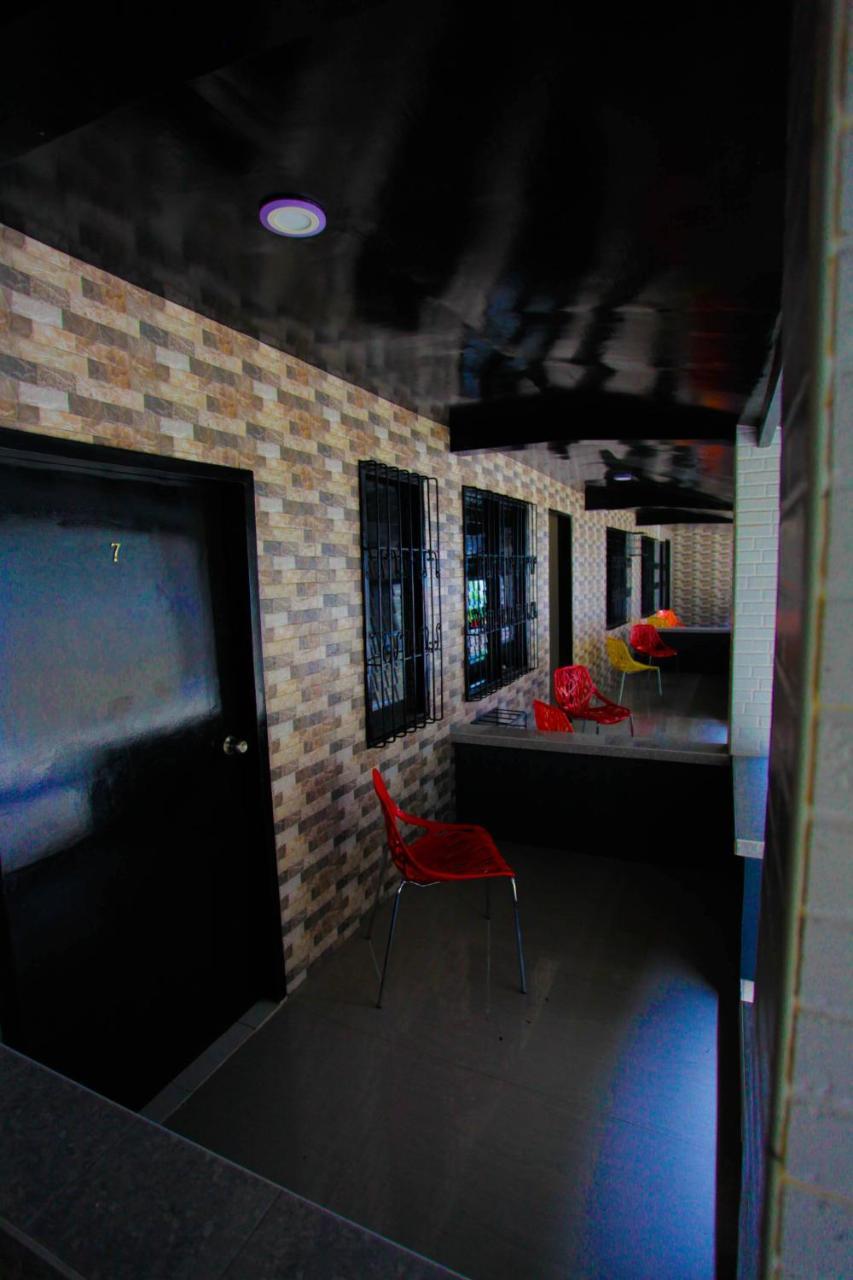Halfway House Hostel Mactan Cebu Airport Lapu-Lapu City Esterno foto