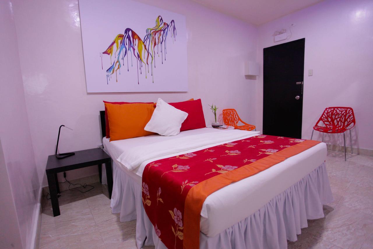 Halfway House Hostel Mactan Cebu Airport Lapu-Lapu City Esterno foto