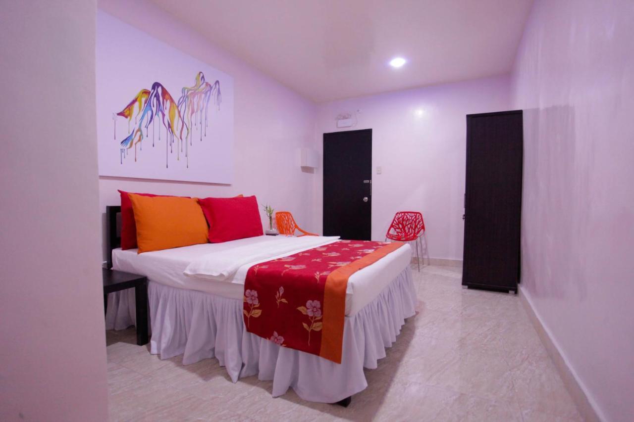 Halfway House Hostel Mactan Cebu Airport Lapu-Lapu City Esterno foto