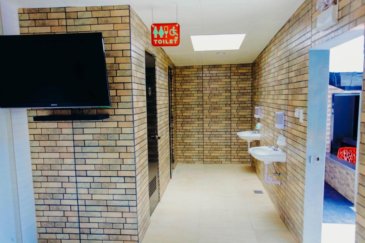 Halfway House Hostel Mactan Cebu Airport Lapu-Lapu City Esterno foto