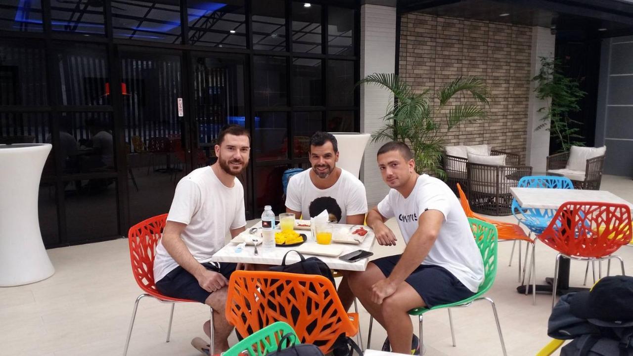 Halfway House Hostel Mactan Cebu Airport Lapu-Lapu City Esterno foto